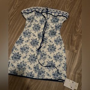 Beautiful dress with a tag. Size S